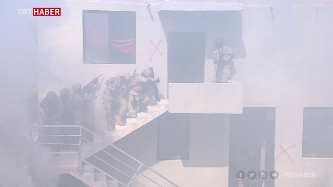 Foça'daki komandoların eğitimi ilk kez TRT Haber'de